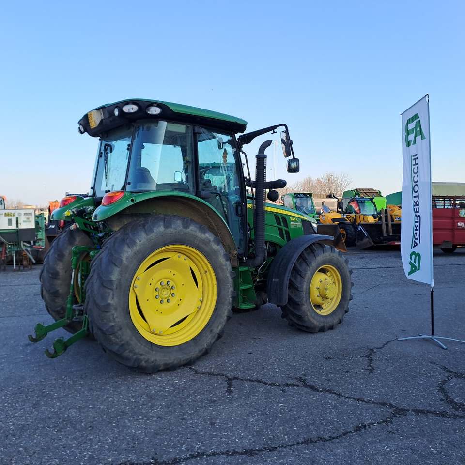 JOHN DEERE 5125R - Traktor: 2 kép. JOHN DEERE 5125R - Traktor: 2 kép.