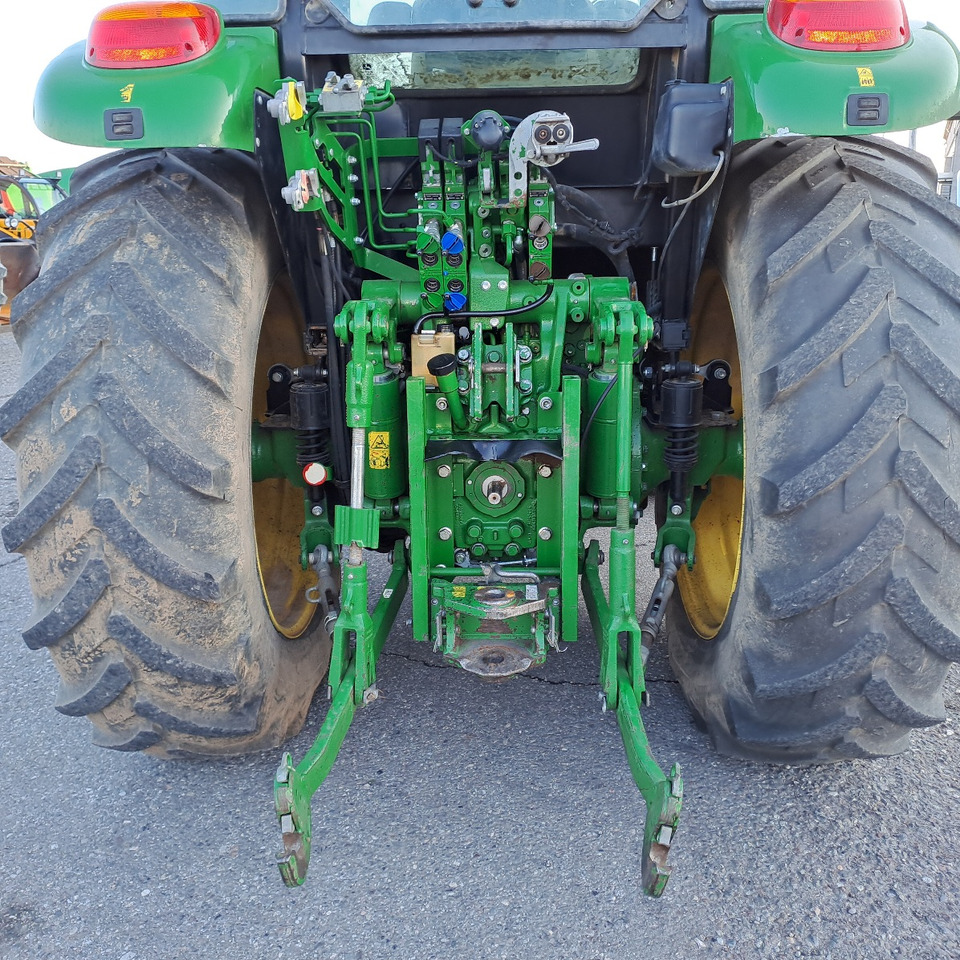 JOHN DEERE 5125R - Traktor: 5 kép. JOHN DEERE 5125R - Traktor: 5 kép.