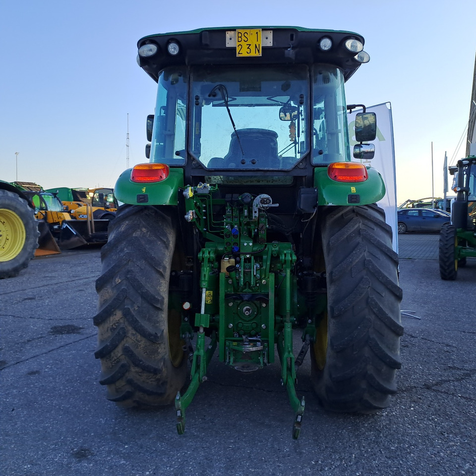JOHN DEERE 5125R - Traktor: 4 kép. JOHN DEERE 5125R - Traktor: 4 kép.