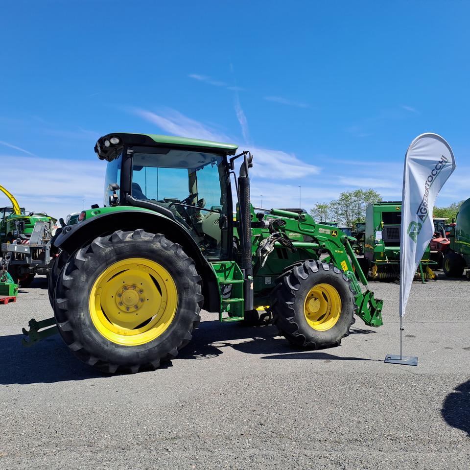 JOHN DEERE 6125R - Traktor: 2 kép. JOHN DEERE 6125R - Traktor: 2 kép.