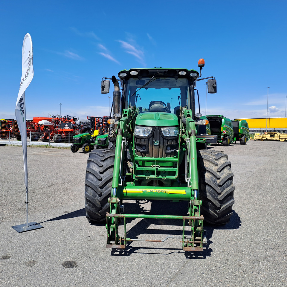 JOHN DEERE 6125R - Traktor: 3 kép. JOHN DEERE 6125R - Traktor: 3 kép.