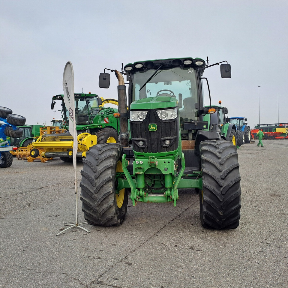 JOHN DEERE 6170R - Traktor: 2 kép. JOHN DEERE 6170R - Traktor: 2 kép.