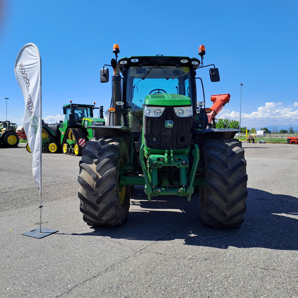 JOHN DEERE  6210R - Traktor: 2 kép. JOHN DEERE  6210R - Traktor: 2 kép.