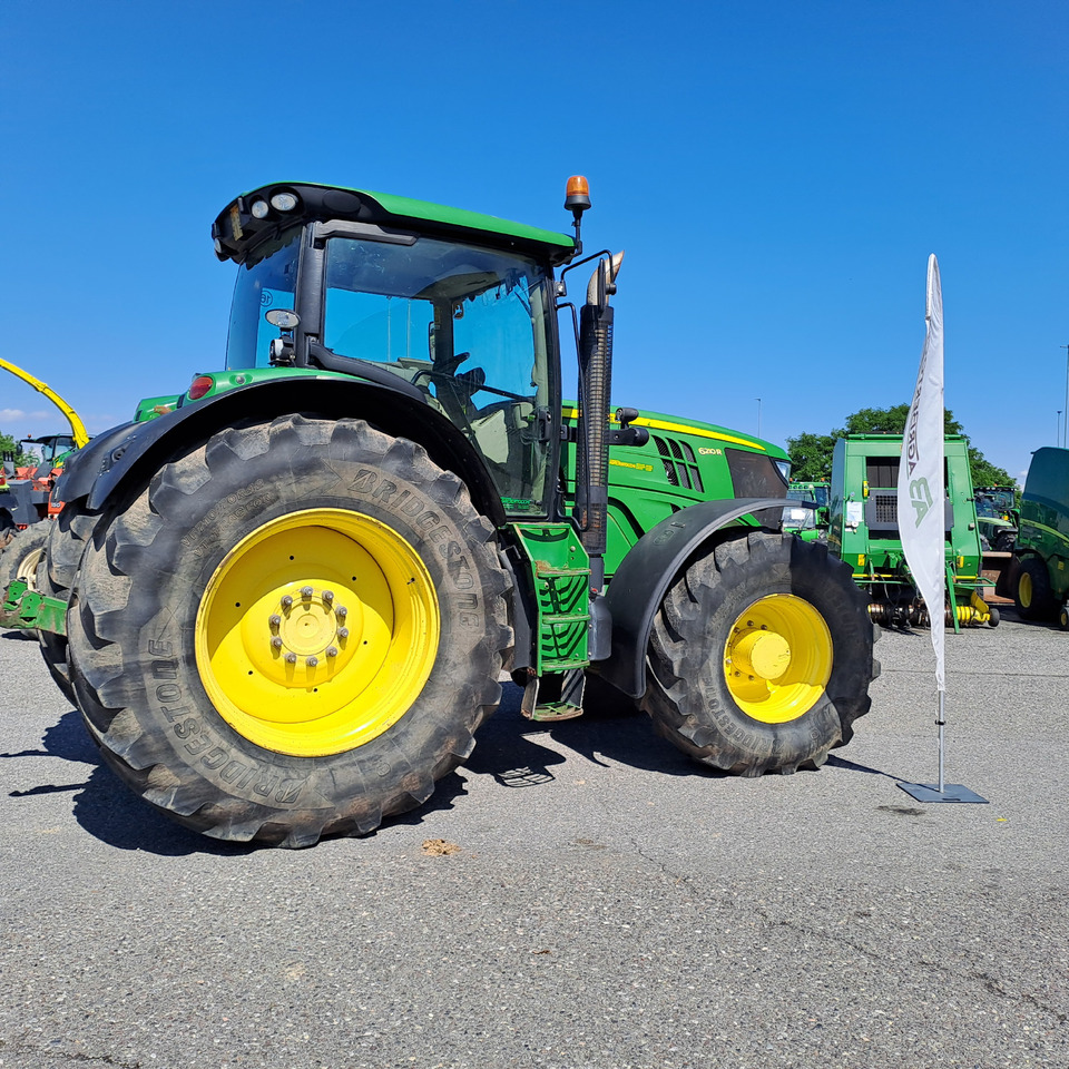 JOHN DEERE  6210R - Traktor: 3 kép. JOHN DEERE  6210R - Traktor: 3 kép.