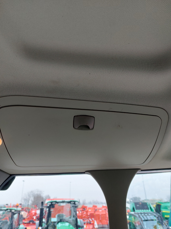 Traktor JOHN DEERE 6230R: 9 kép.