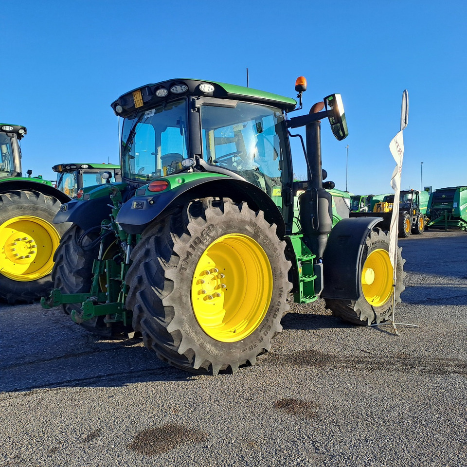 JOHN DEERE 6R 150 - Traktor: 4 kép. JOHN DEERE 6R 150 - Traktor: 4 kép.
