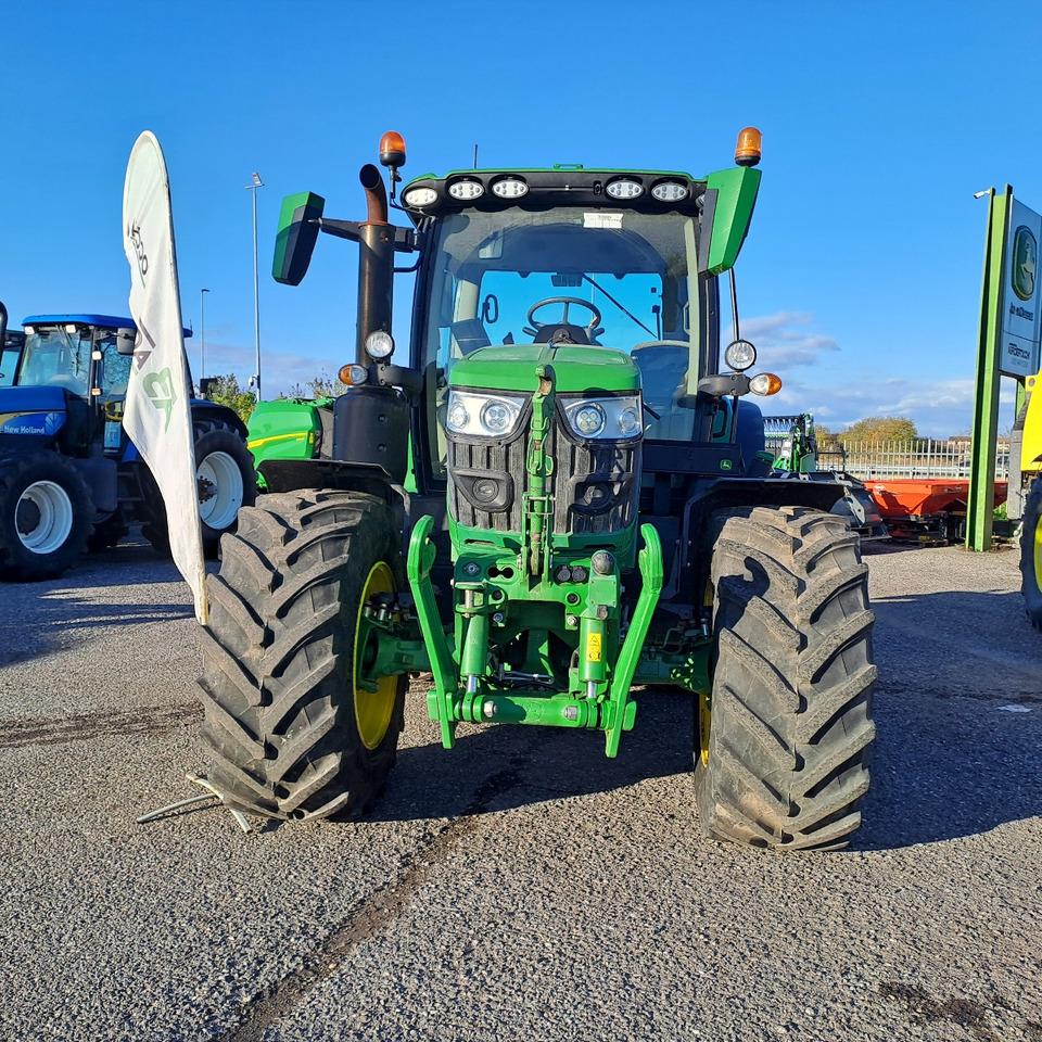 JOHN DEERE 6R 150 - Traktor: 3 kép. JOHN DEERE 6R 150 - Traktor: 3 kép.