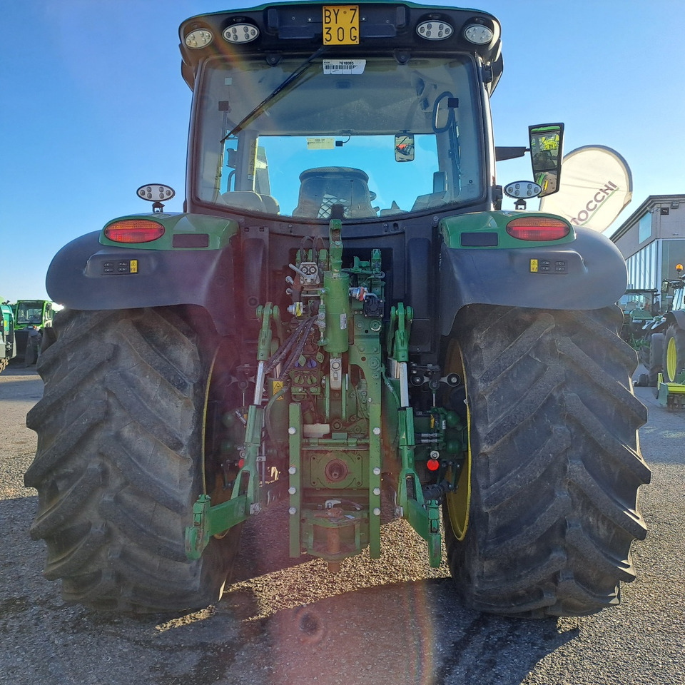 JOHN DEERE 6R 150 - Traktor: 5 kép. JOHN DEERE 6R 150 - Traktor: 5 kép.