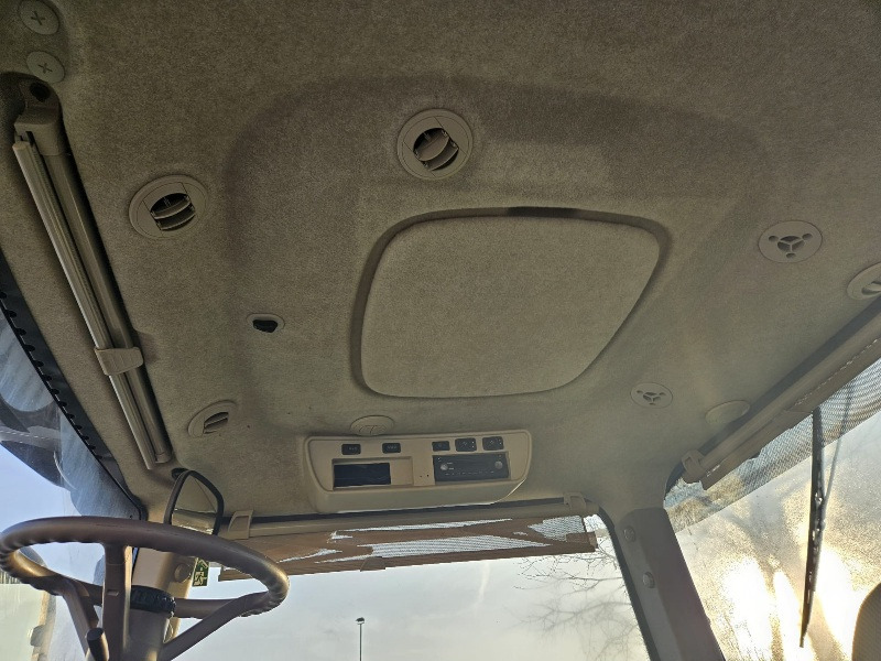 Traktor JOHN DEERE 8410: 13 kép. Traktor JOHN DEERE 8410: 13 kép.