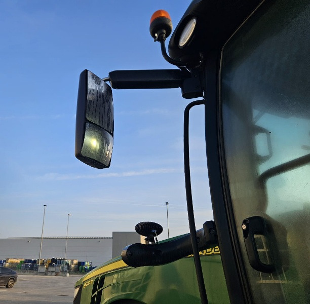 Traktor JOHN DEERE 8410: 10 kép. Traktor JOHN DEERE 8410: 10 kép.