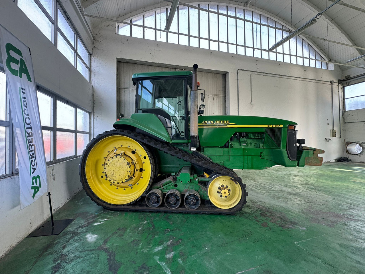 JOHN DEERE 8410T - Traktor: 4 kép. JOHN DEERE 8410T - Traktor: 4 kép.