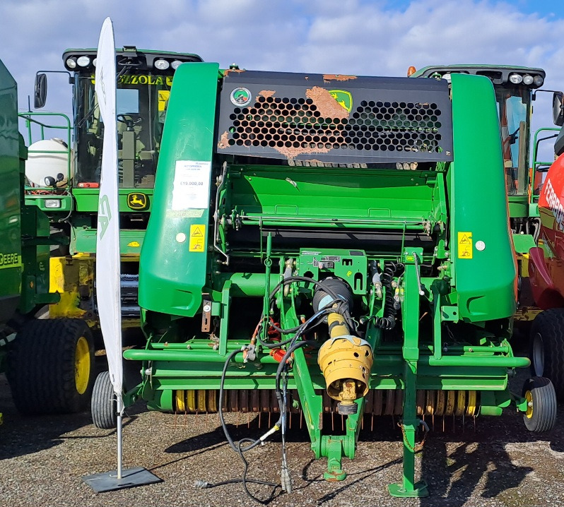 JOHN DEERE 960 - Bálázó: 2 kép. JOHN DEERE 960 - Bálázó: 2 kép.
