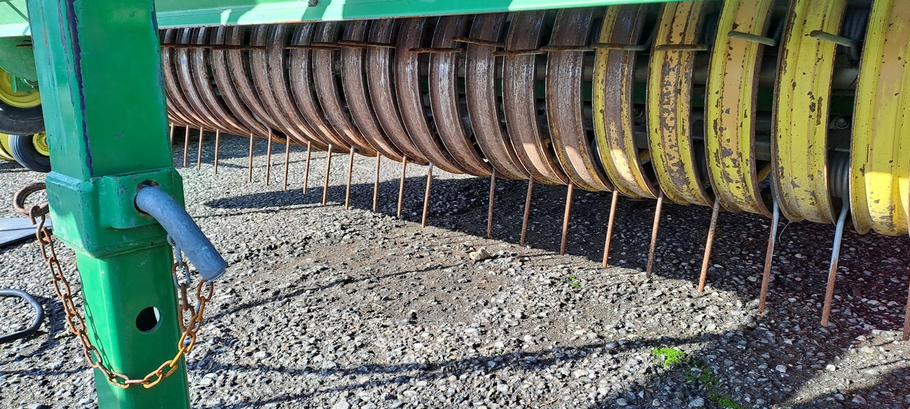 JOHN DEERE 960 - Bálázó: 4 kép. JOHN DEERE 960 - Bálázó: 4 kép.