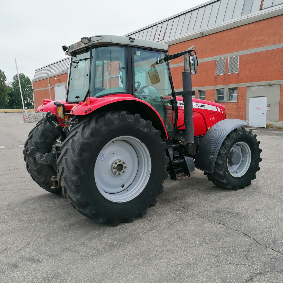 MASSEY FERGUSON - Traktor: 2 kép. MASSEY FERGUSON - Traktor: 2 kép.