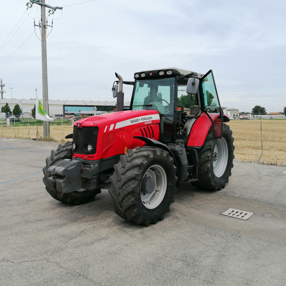 Traktor MASSEY FERGUSON: 6 kép. Traktor MASSEY FERGUSON: 6 kép.