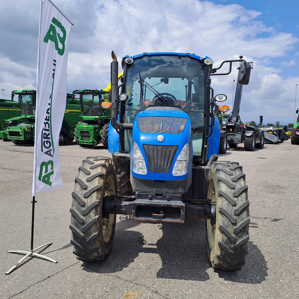 NEW HOLLAND T4.95 - Traktor: 2 kép. NEW HOLLAND T4.95 - Traktor: 2 kép.