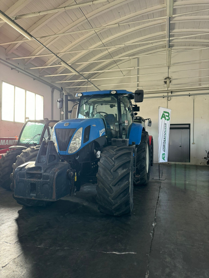 NEW HOLLAND T7 270 - Traktor: 3 kép. NEW HOLLAND T7 270 - Traktor: 3 kép.