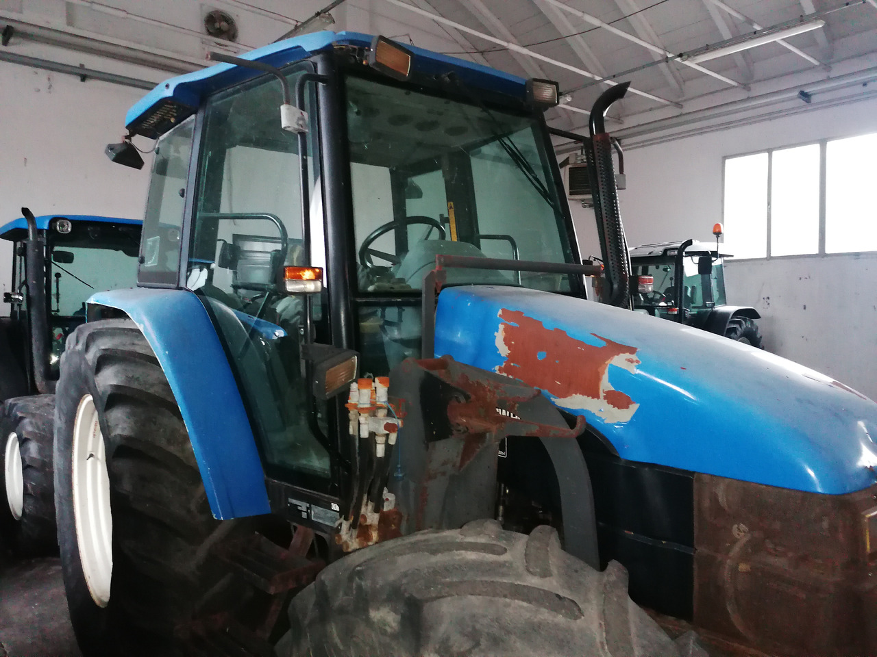NEW HOLLAND TL 90 - Traktor: 1 kép. NEW HOLLAND TL 90 - Traktor: 1 kép.