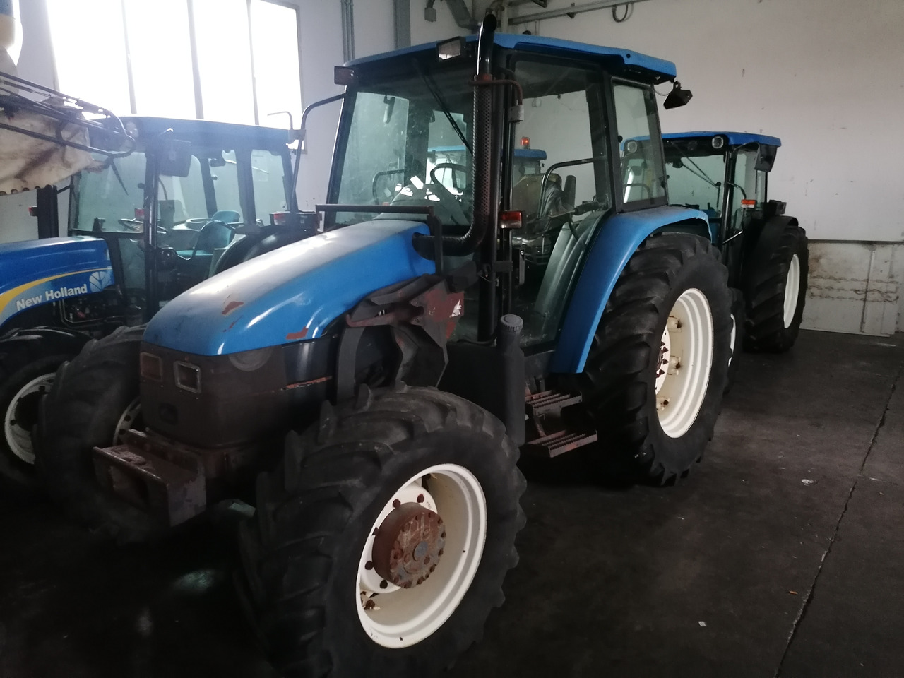 NEW HOLLAND TL 90 - Traktor: 3 kép. NEW HOLLAND TL 90 - Traktor: 3 kép.