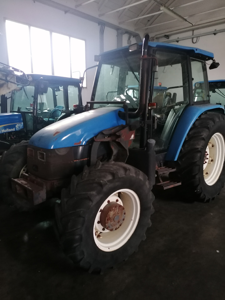 NEW HOLLAND TL 90 - Traktor: 2 kép. NEW HOLLAND TL 90 - Traktor: 2 kép.