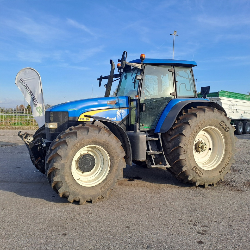 NEW HOLLAND TM 190 - Traktor: 3 kép. NEW HOLLAND TM 190 - Traktor: 3 kép.