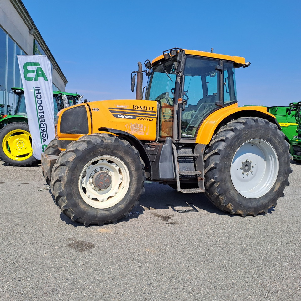 RENAULT ARES 720 RZ - Traktor: 1 kép. RENAULT ARES 720 RZ - Traktor: 1 kép.