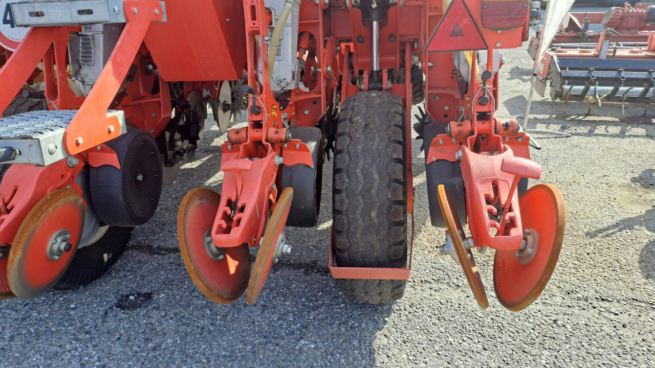 Precíziós vetőgép SEMINATRICE DI PRECISIONE GASPARDO RENATA 8 ROWS: 7 kép. Precíziós vetőgép SEMINATRICE DI PRECISIONE GASPARDO RENATA 8 ROWS: 7 kép.