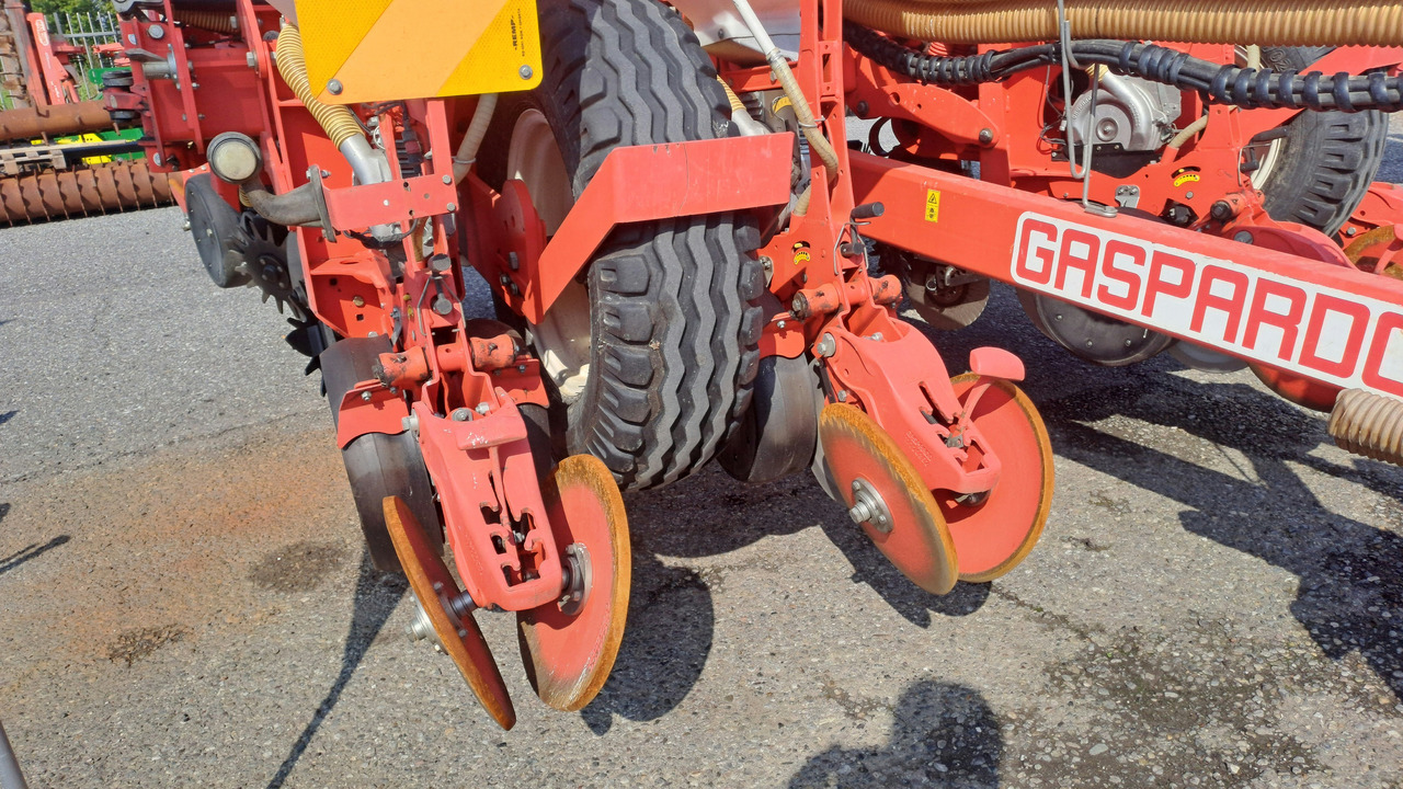 Precíziós vetőgép SEMINATRICE DI PRECISIONE GASPARDO RENATA 8 ROWS: 8 kép. Precíziós vetőgép SEMINATRICE DI PRECISIONE GASPARDO RENATA 8 ROWS: 8 kép.
