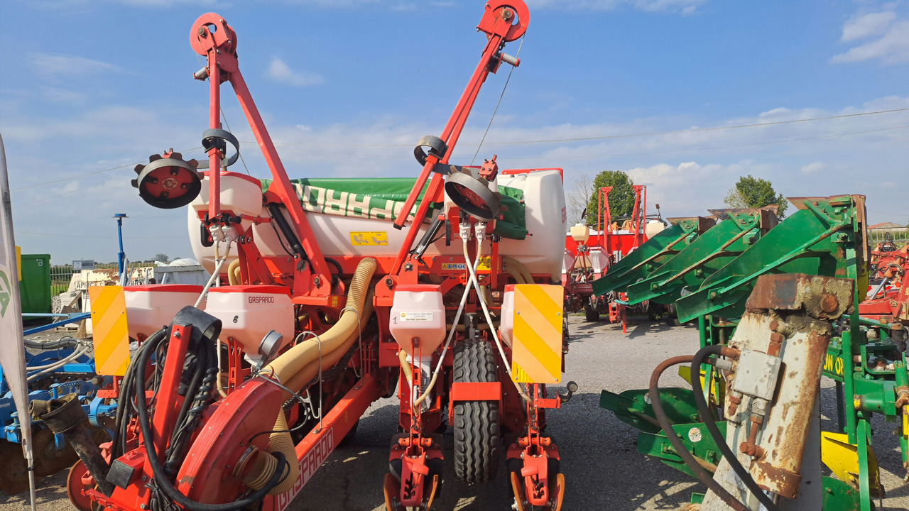 SEMINATRICE DI PRECISIONE GASPARDO RENATA 8 ROWS - Precíziós vetőgép: 2 kép. SEMINATRICE DI PRECISIONE GASPARDO RENATA 8 ROWS - Precíziós vetőgép: 2 kép.