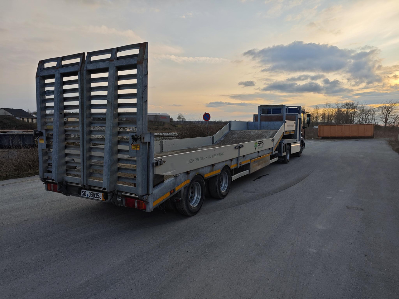 IVECO Eurocargo 90E18 & Veldhuizen P 38-2 - Nyergesvontató: 4 kép. IVECO Eurocargo 90E18 & Veldhuizen P 38-2 - Nyergesvontató: 4 kép.