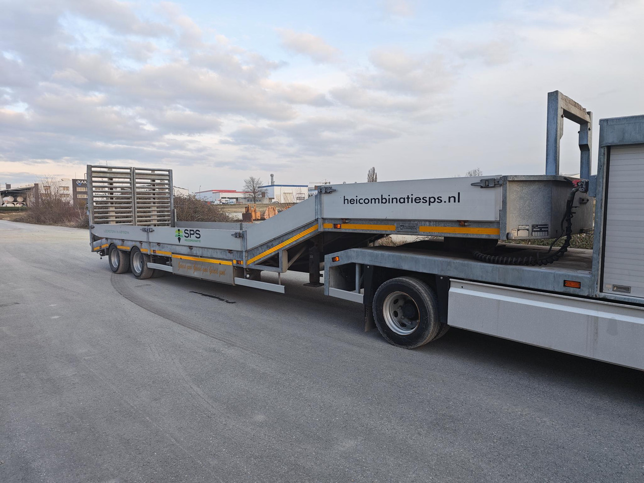 Iveco Eurovargo 90E18 + Veldhuizen P38-2 - Nyergesvontató: 3 kép. Iveco Eurovargo 90E18 + Veldhuizen P38-2 - Nyergesvontató: 3 kép.