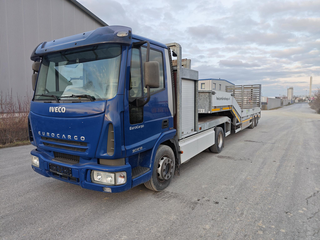 Iveco Eurovargo 90E18 + Veldhuizen P38-2 - Nyergesvontató: 1 kép. Iveco Eurovargo 90E18 + Veldhuizen P38-2 - Nyergesvontató: 1 kép.