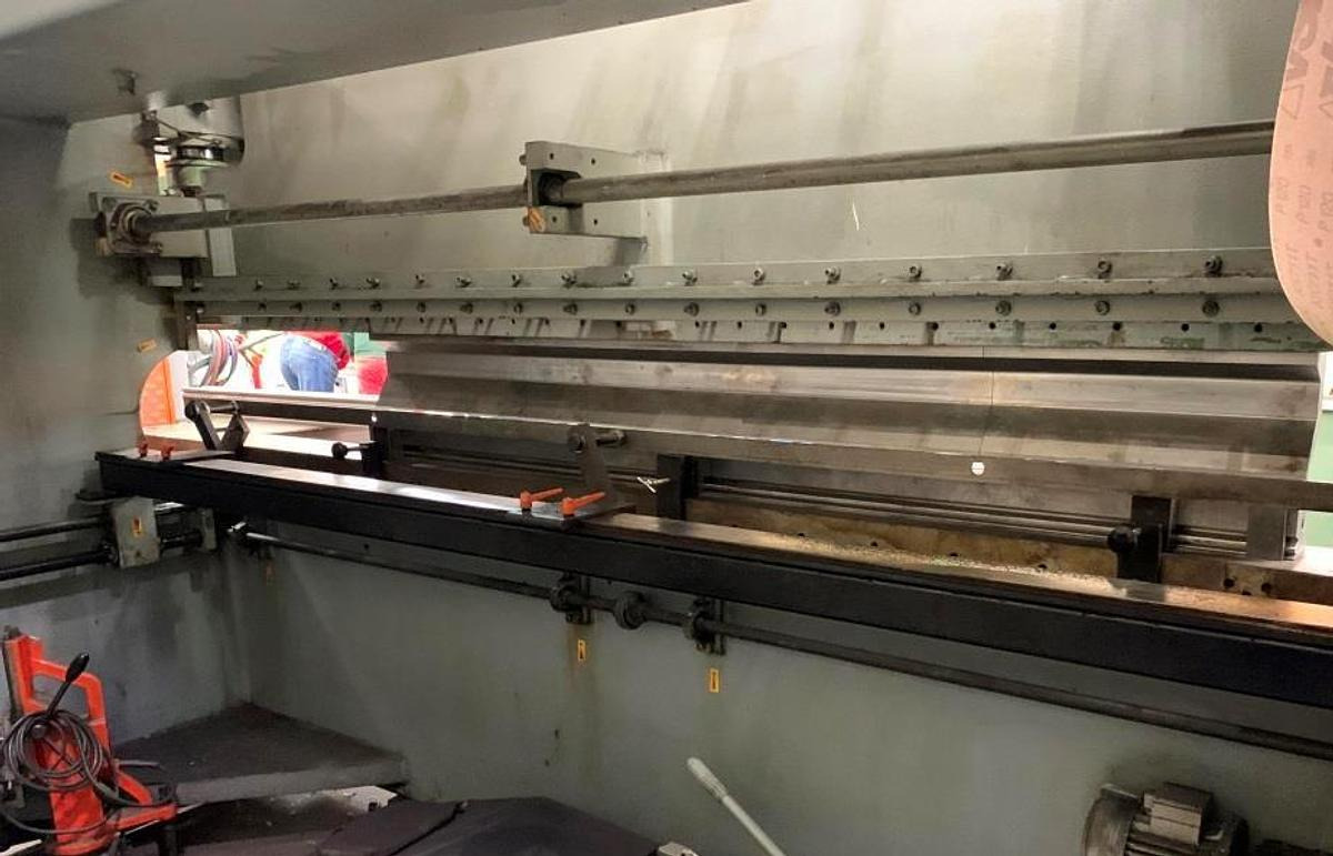 Abkantpresse ATLANTIC - Élhajlító gép: 3 kép. Abkantpresse ATLANTIC - Élhajlító gép: 3 kép.