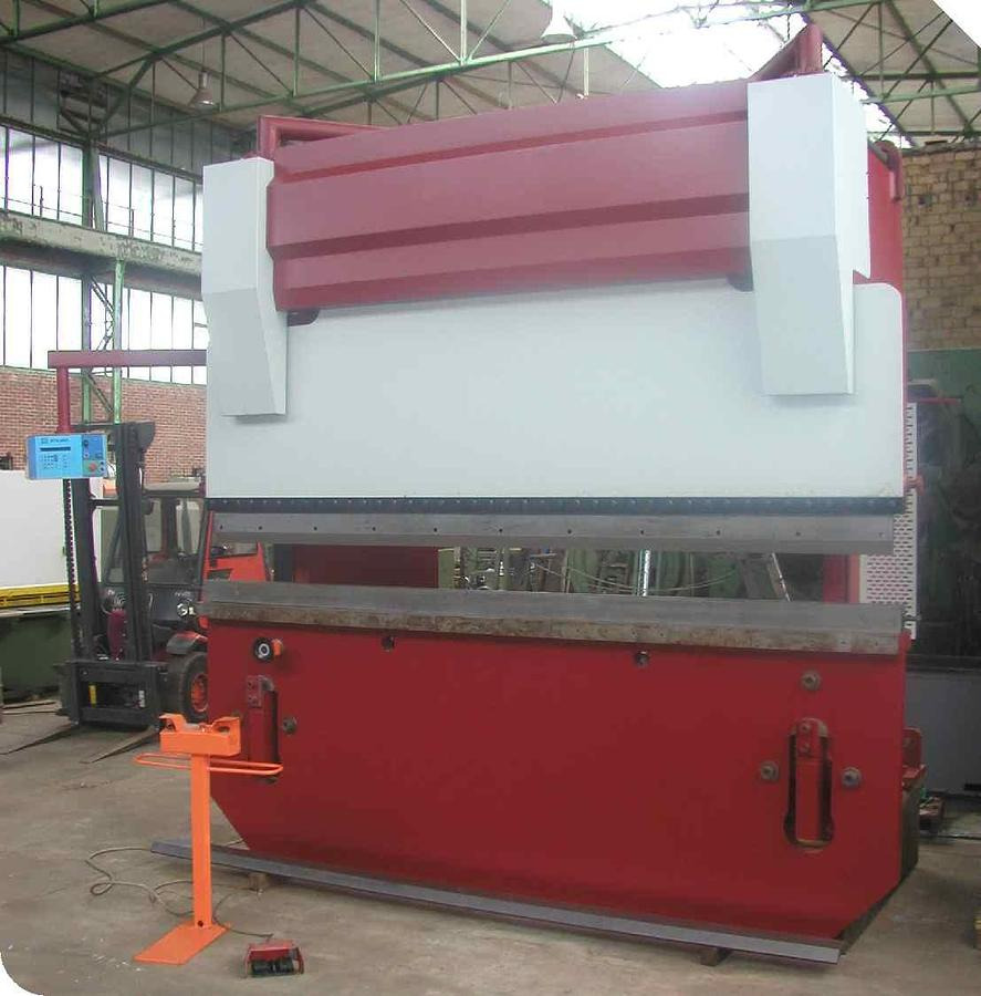 Abkantpresse - Élhajlító gép: 2 kép. Abkantpresse - Élhajlító gép: 2 kép.