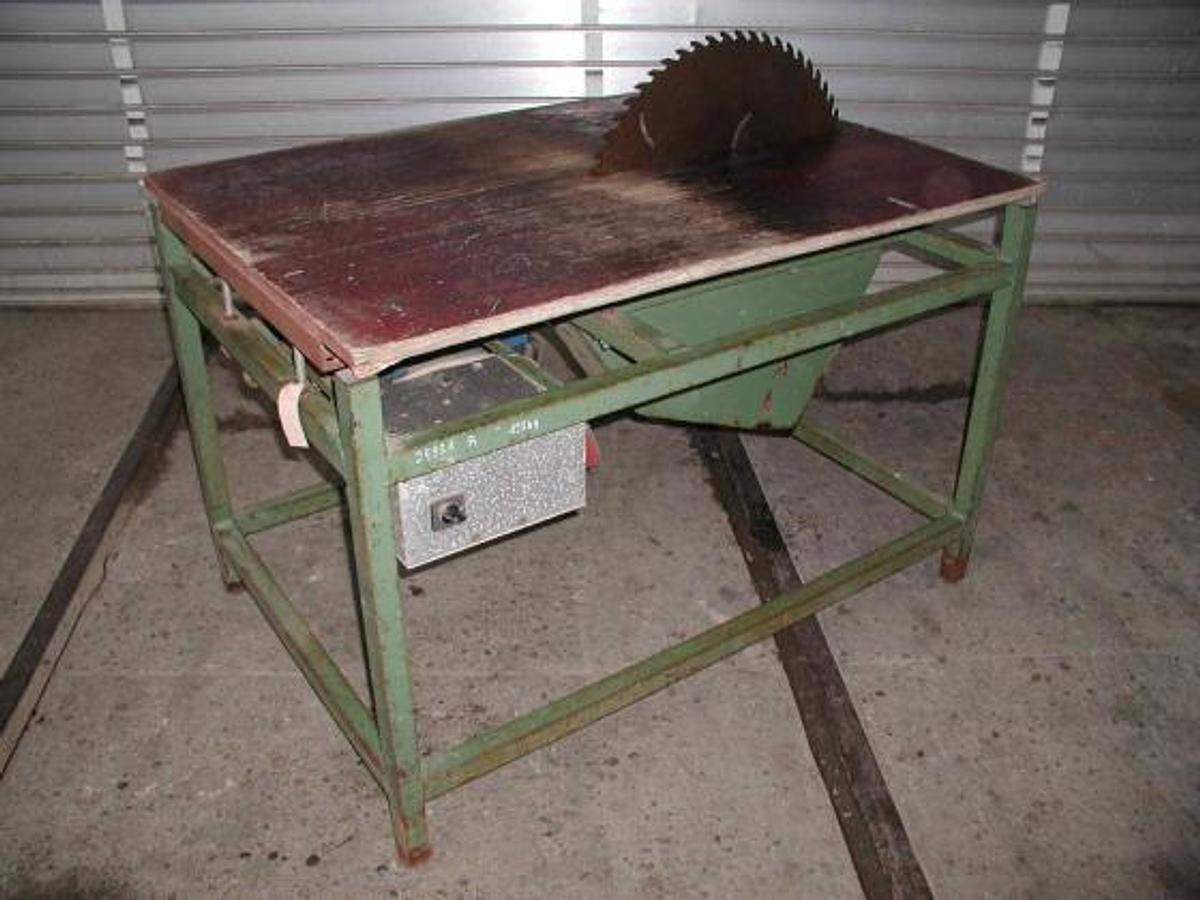 Brennholz-Kreissäge EIGENBAU - Faipari gép: 1 kép. Brennholz-Kreissäge EIGENBAU - Faipari gép: 1 kép.