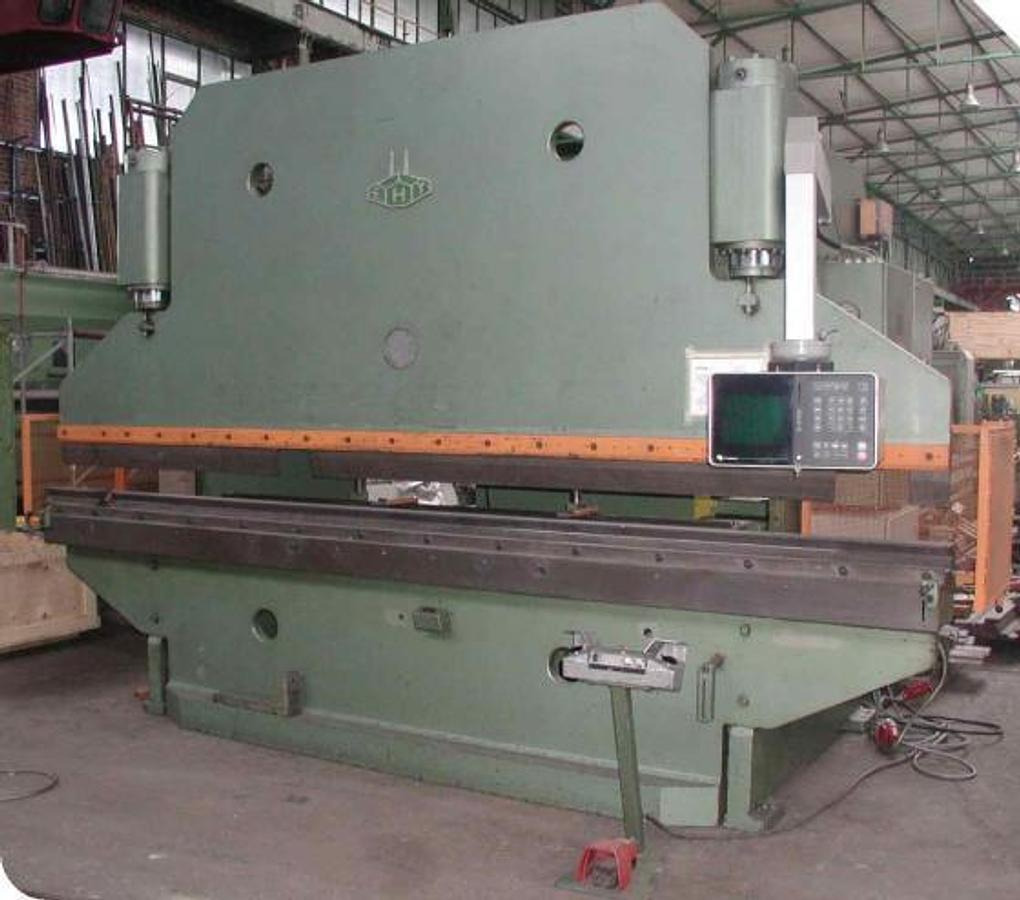 CNC-Abkantpresse EHT - Élhajlító gép: 1 kép. CNC-Abkantpresse EHT - Élhajlító gép: 1 kép.