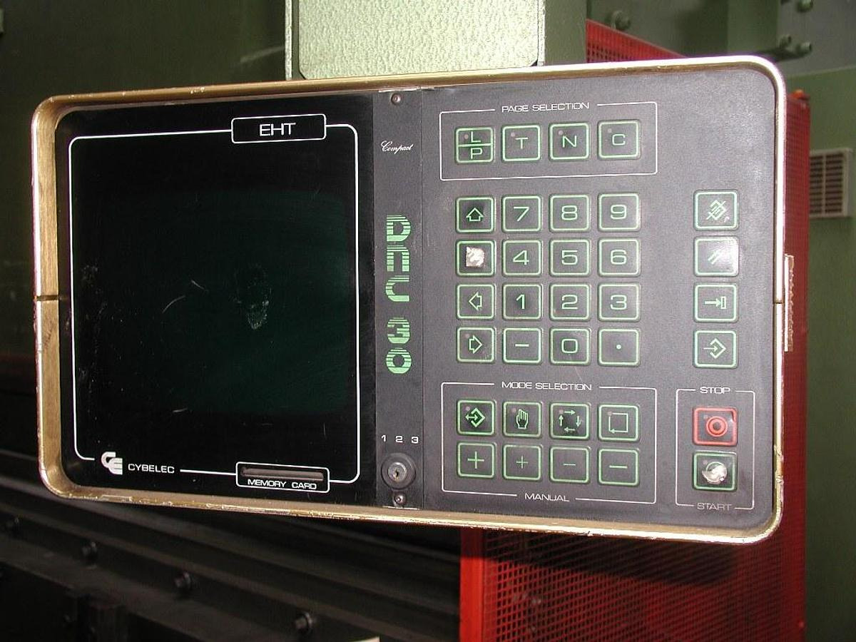 CNC-Abkantpresse EHT - Élhajlító gép: 3 kép. CNC-Abkantpresse EHT - Élhajlító gép: 3 kép.