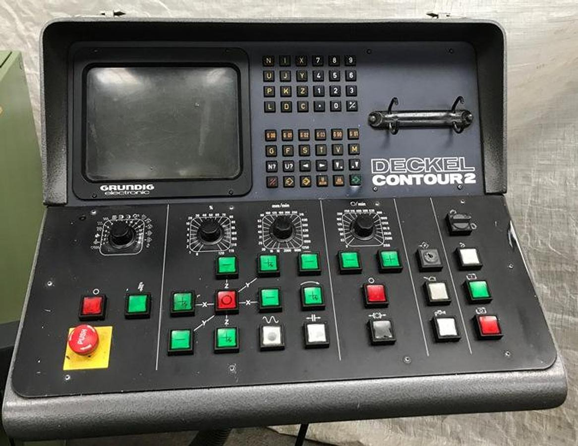 CNC-Fräsmaschine DECKEL - Marógép: 3 kép. CNC-Fräsmaschine DECKEL - Marógép: 3 kép.