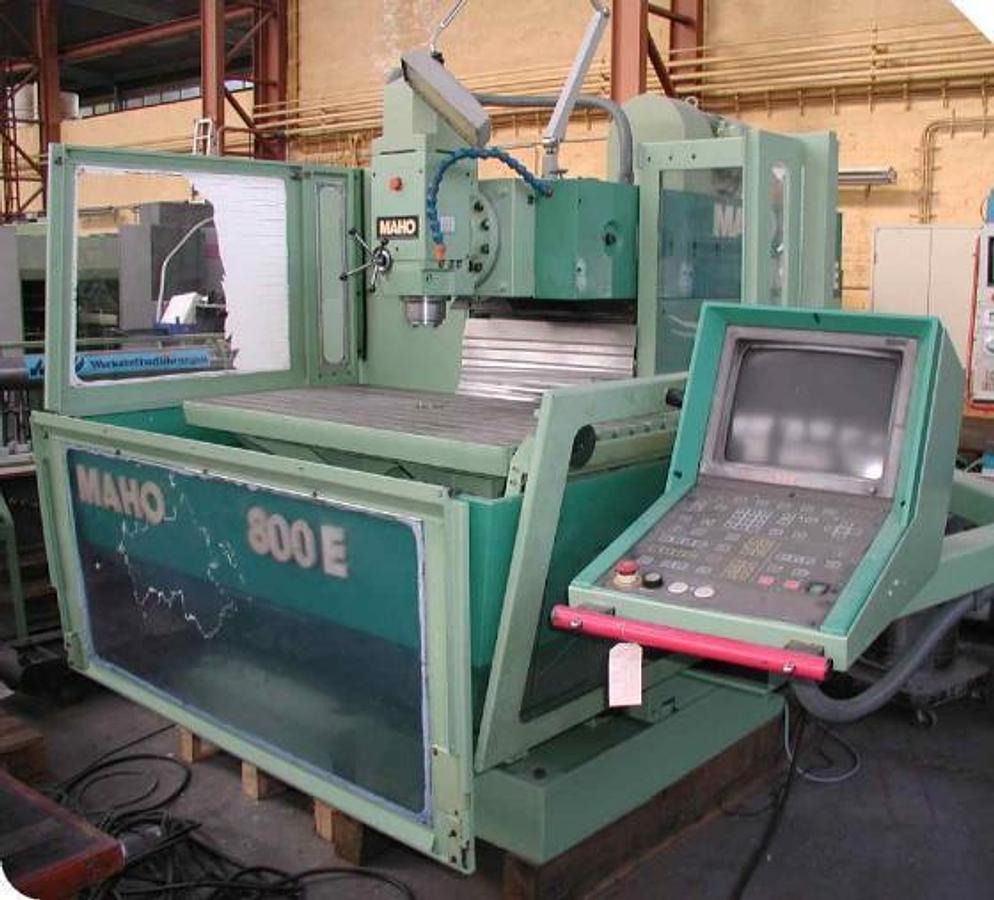 CNC-Fräsmaschine MAHO - Marógép: 1 kép. CNC-Fräsmaschine MAHO - Marógép: 1 kép.