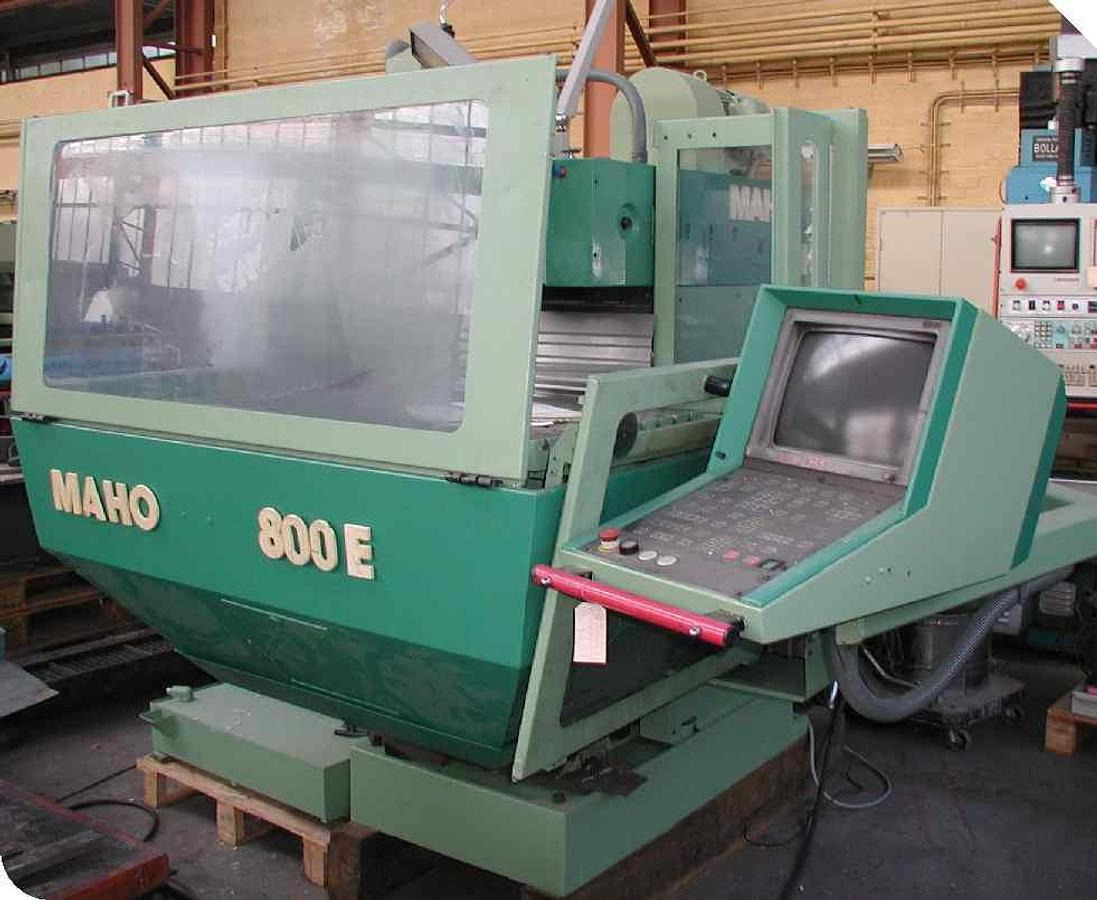 CNC-Fräsmaschine MAHO - Marógép: 2 kép. CNC-Fräsmaschine MAHO - Marógép: 2 kép.