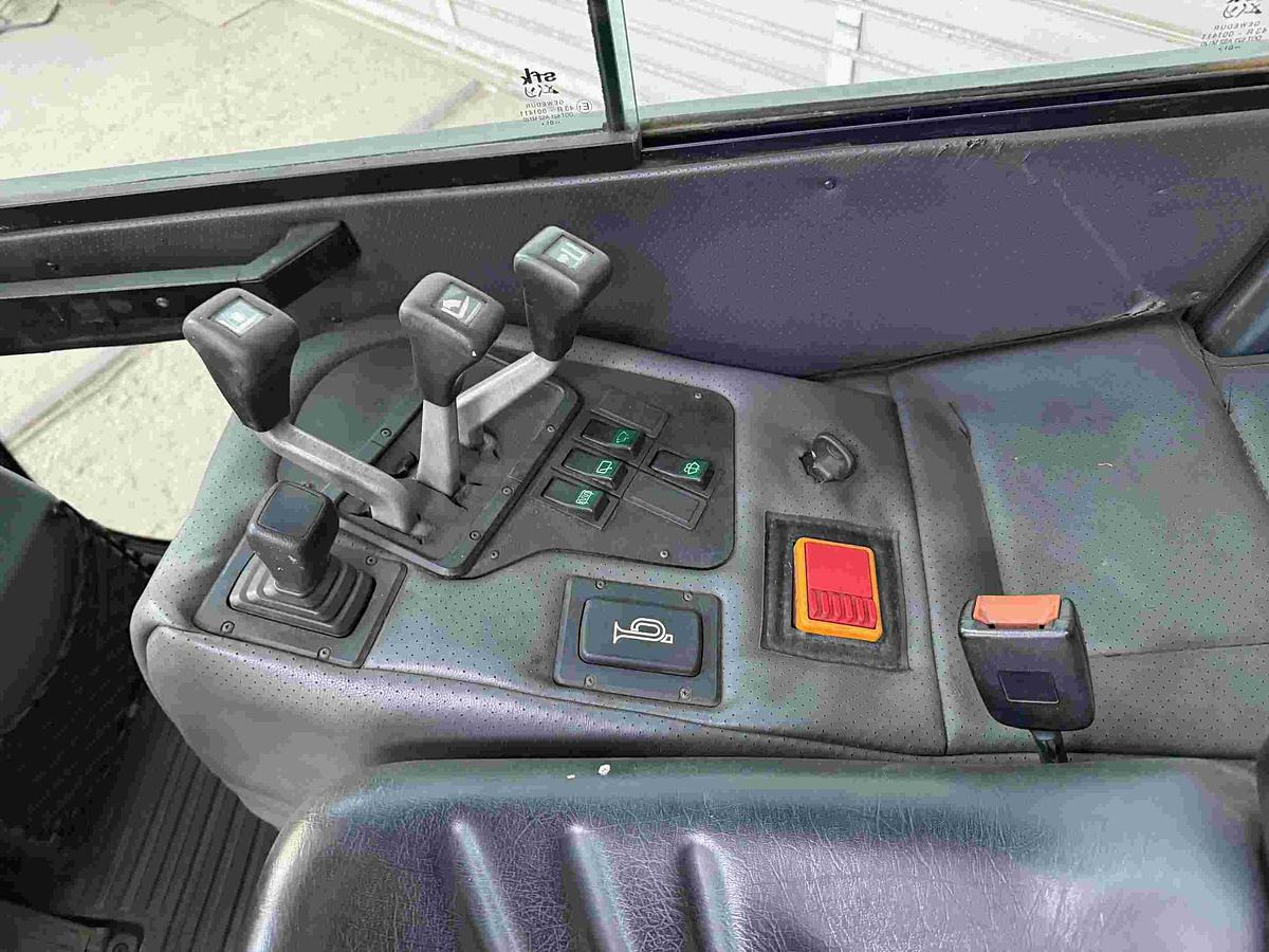 Gabelstapler JUNGHEINRICH, mit Gasantrieb - Gázüzemű targonca: 5 kép. Gabelstapler JUNGHEINRICH, mit Gasantrieb - Gázüzemű targonca: 5 kép.