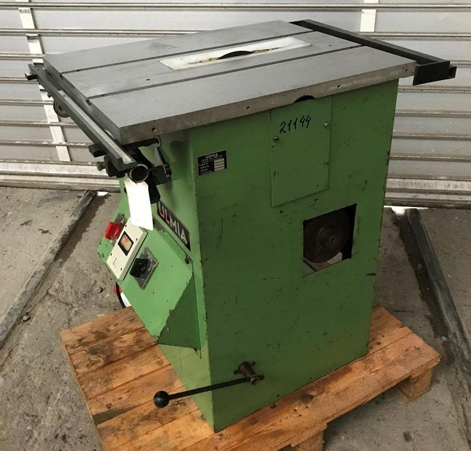 Präzisions-Holzkreissäge ULMIA - Faipari gép: 2 kép. Präzisions-Holzkreissäge ULMIA - Faipari gép: 2 kép.