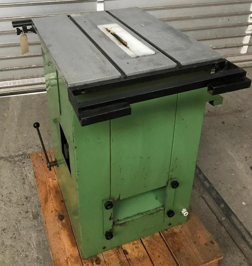 Präzisions-Holzkreissäge ULMIA - Faipari gép: 3 kép. Präzisions-Holzkreissäge ULMIA - Faipari gép: 3 kép.