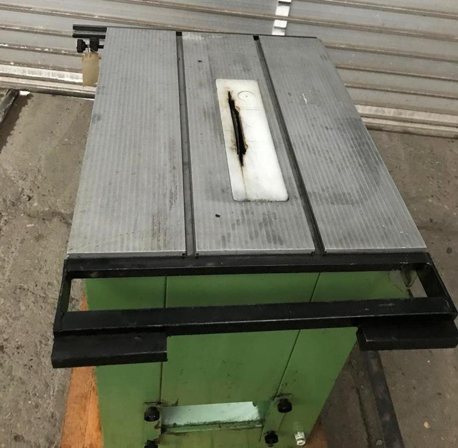 Präzisions-Holzkreissäge ULMIA - Faipari gép: 4 kép. Präzisions-Holzkreissäge ULMIA - Faipari gép: 4 kép.