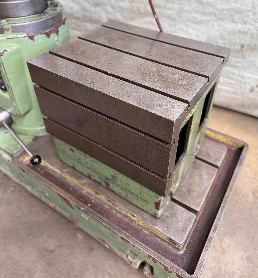 Radialbohrmaschine ALZMETALL - Oszlopos fúrógép: 3 kép. Radialbohrmaschine ALZMETALL - Oszlopos fúrógép: 3 kép.