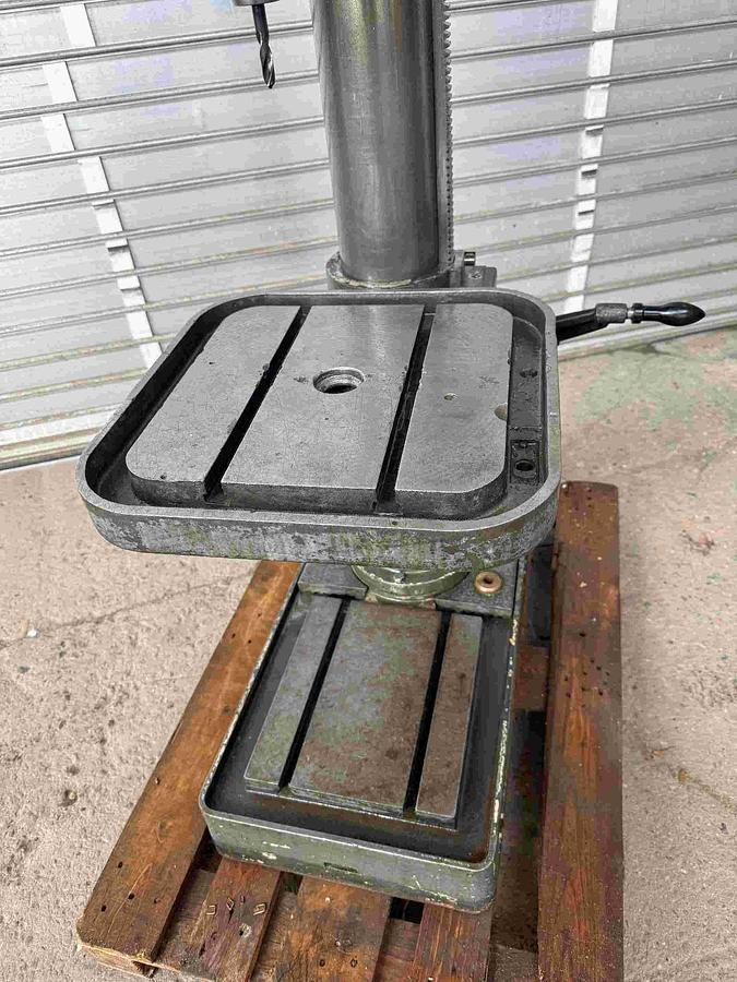 Säulenbohrmaschine ALZMETALL - Oszlopos fúrógép: 2 kép. Säulenbohrmaschine ALZMETALL - Oszlopos fúrógép: 2 kép.