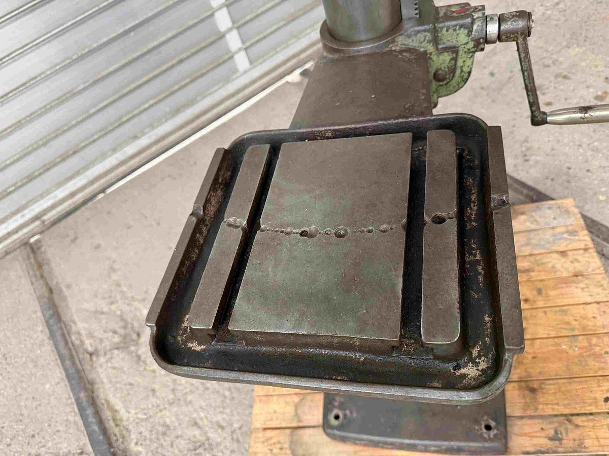 Säulenbohrmaschine FLOTT - Oszlopos fúrógép: 3 kép. Säulenbohrmaschine FLOTT - Oszlopos fúrógép: 3 kép.