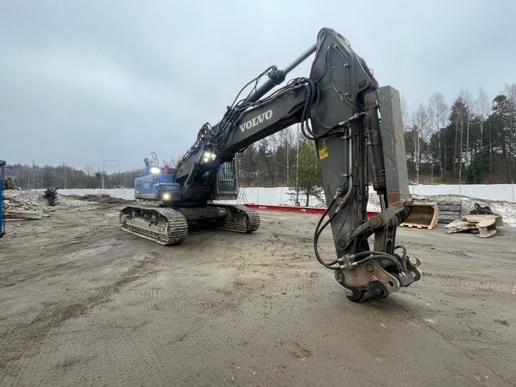 Volvo EC 480 DHR UHD 28m with 2 BOOMS - Bontó kotrógép: 5 kép. Volvo EC 480 DHR UHD 28m with 2 BOOMS - Bontó kotrógép: 5 kép.