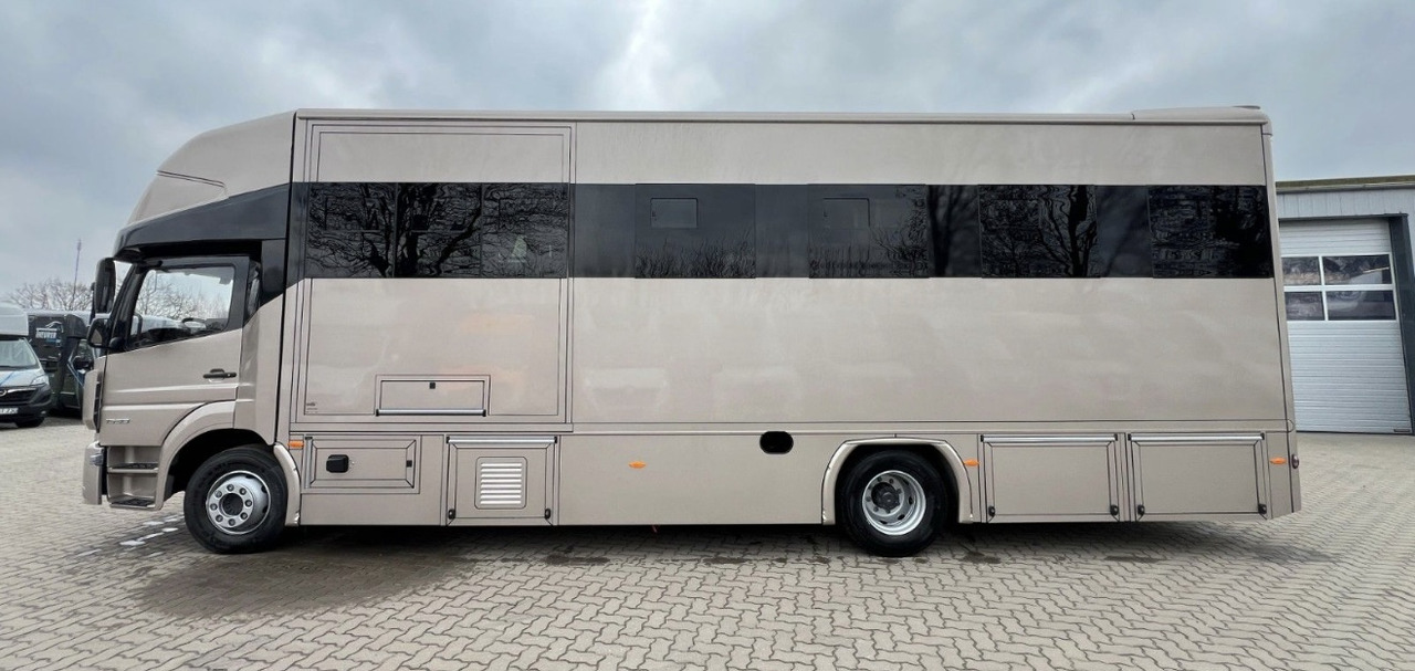 MERCEDES-BENZ Atego 1530 xl - Lószállító kamion: 1 kép. MERCEDES-BENZ Atego 1530 xl - Lószállító kamion: 1 kép.