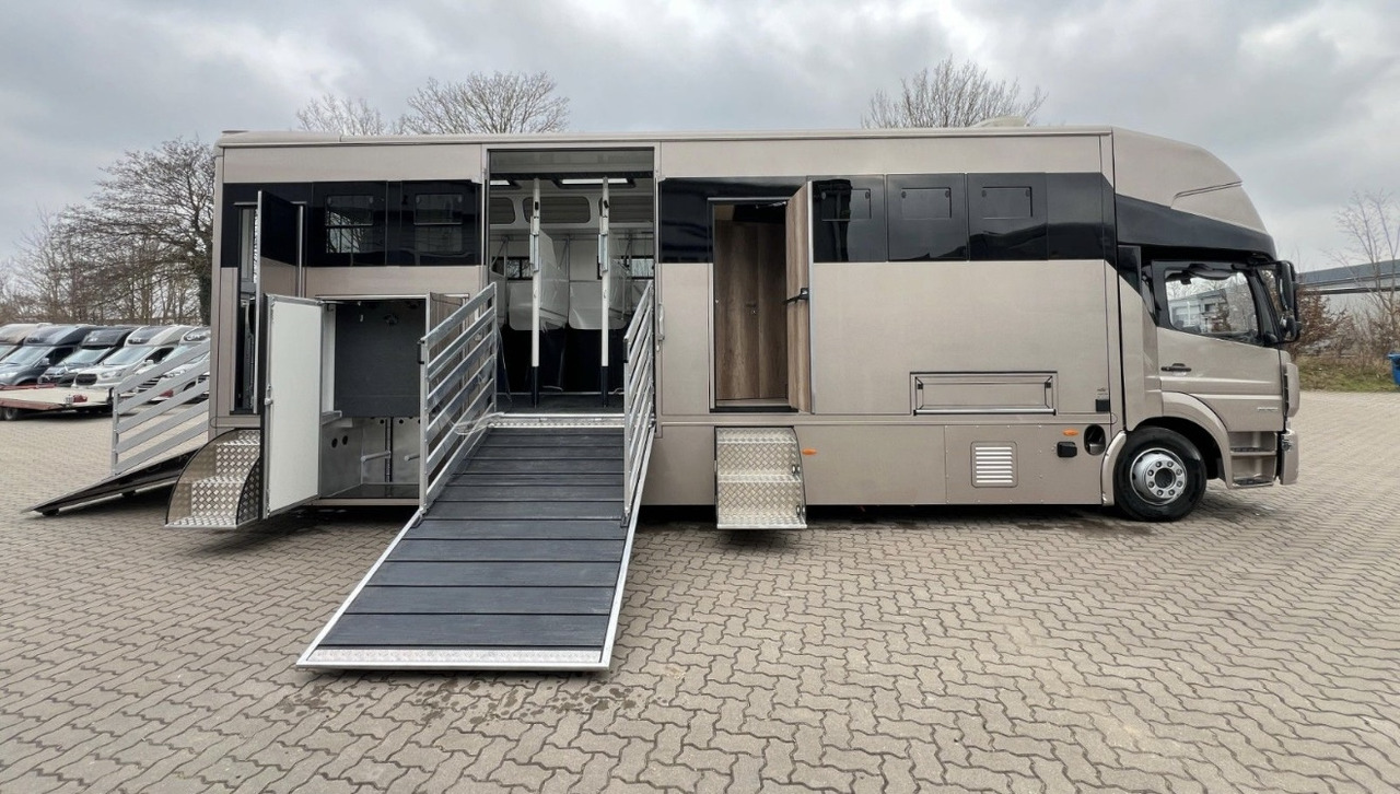 MERCEDES-BENZ Atego 1530 xl - Lószállító kamion: 5 kép. MERCEDES-BENZ Atego 1530 xl - Lószállító kamion: 5 kép.